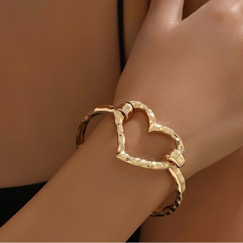 Hammered Gold Heart Bracelet - Picture 3 of 4